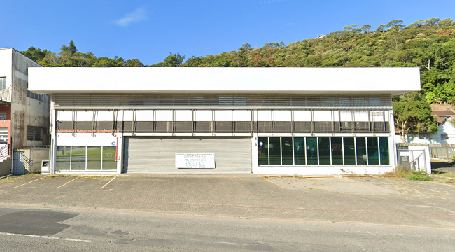 GALPÃO COMERCIAL COM 949 M² SOBRE TERRENO DE 820 M² EM BLUMENAU/SC