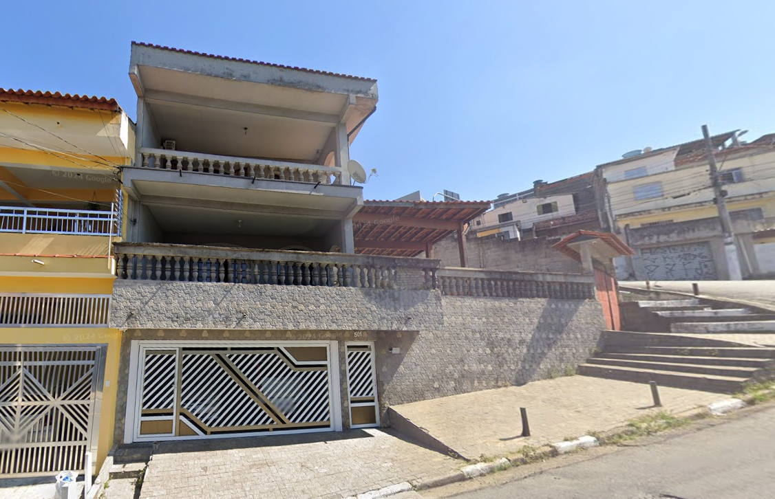 CASA ASSOBRADADA DE 316 M² COM 3 SUÍTES SOBRE TERRENO COM ÁREA DE 304 M² EM OSASCO/SP