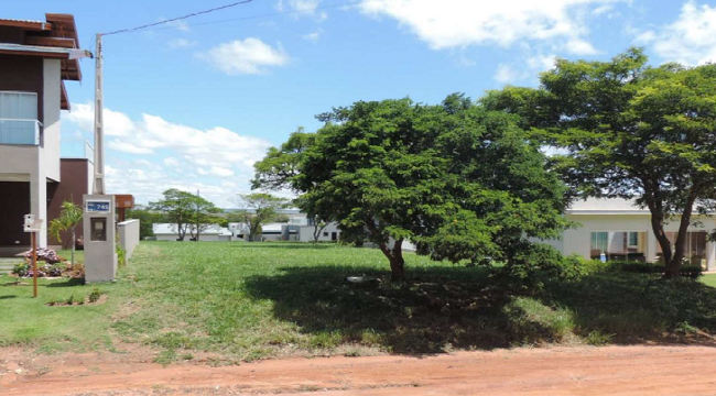 TERRENO COM ÁREA DE 450 M² NO EMPREENDIMENTO RIVIERA DE SANTA CRISTINA XIII EM PARANAPANEMA/SP